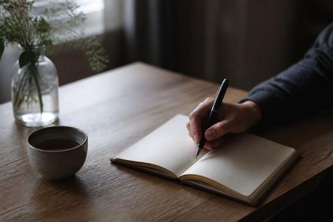 How to Incorporate Mindfulness into Your Journaling Practice